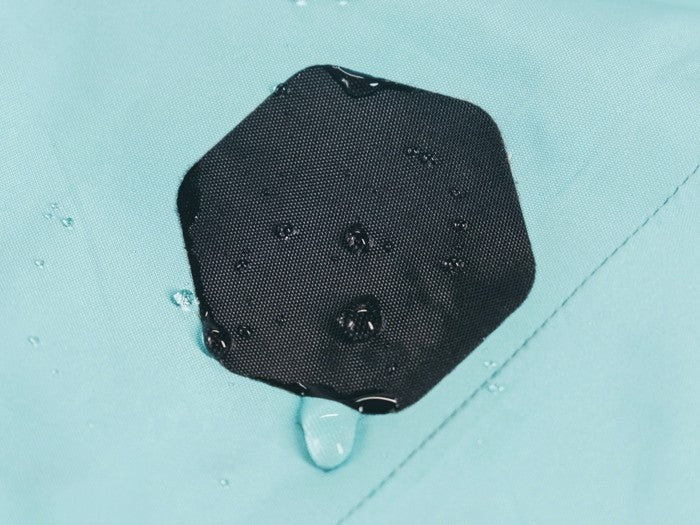 GearAid Tenacious Tape Hex formas ielāpi melnā un caurspīdīgā krāsā