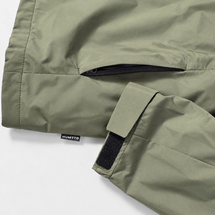 HUMTTO men's olive green outdoor jacket 48C851A-5, adjustable hook-and-loop sleeve cuff, zippered pocket and woven HUMTTO label detail