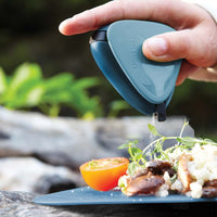 Light My Fire Salt & Pepper Plus BIO Yellow ūdensnecaurlaidīgs, šoks izturīgs trīs garšvielu konteineris, izgatavots no bioplastmasas.