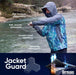 - Vīrietis zvejo lietainos apstākļos, ģērbts zilā FHM Guard Waterproof Fishing Jacket ar Dermizax membrānu.
- Jakai ir regulējama kapuce, augsts apkaklis, un ergonomisks dizains.
- Aizsargslānis nodrošina maksimālu aizsardzību pret vēju un ūdeni, ir elpojošs un izturīgs.
- Jakas atšķirīgie elementi ir garāka muguras daļa un mīksta auduma apkakle iekšpusē.
- Tehnoloģija: Toray Dermizax, trīs slāņu laminācija.
- FHM,