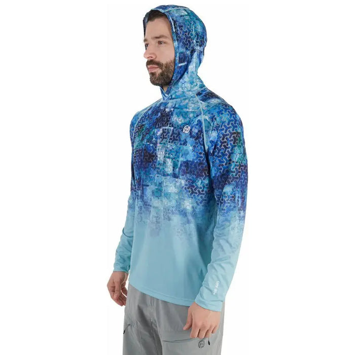 - Vīrietis valkā "FHM Hoodie Mark V2 Print Blue" ar UPF 50+ UV aizsardzību
- Zils dizains ar kapuci un garām piedurknēm
- Sintētiskā materiāla audums, kas aizsargā no UV stariem
- Elpojošs un ātri žūstošs audums
- Piemērots makšķerēšanai, smaiļošanai, pārgājieniem un citām āra sporta aktivitātēm
- Zīmols: "Outfish"