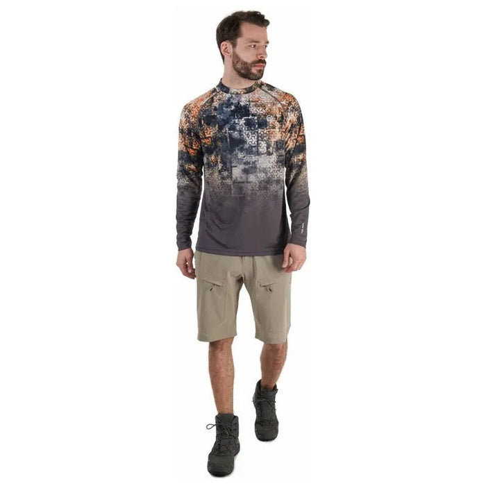 - Vīrietis valkā FHM Mark EVO V2 Print Orange/Grey Camouflage UV Protection Shirt UPF 50 ar garām piedurknēm
- Apelsīnu un pelēks kamuflāžas raksts nodrošina UV aizsardzību
- Piemērots makšķerēšanai, airēšanai, velobraukšanai un citām āra sporta aktivitātēm
- Viegls, ātri žūstošs, elpojošs poliestera audums ar 135 g/m2 blīvumu
- Raglāna piegriezums, plakani šuves nodrošina komfortu
- Vīrietis valkā mākslīgos īsos bikses un melnus sporta apavus
- Outfish