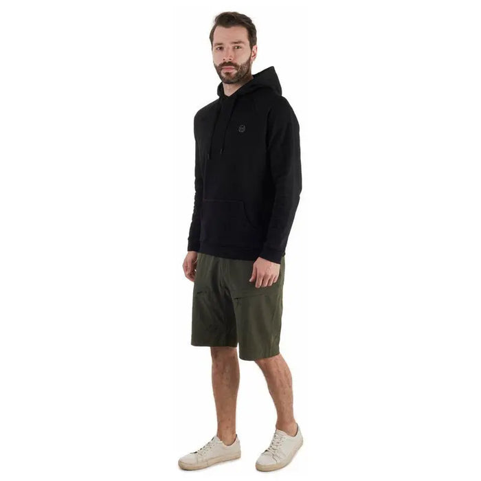 - Vīrietis valkā melnu Wave Hoodie V2 ar kapuci
- Sleek fit dizains ar raglan griezumu
- Kapuce piedāvā pielāgojamu komfortu un urban stilu
- Kengura kabata praktiskākai lietošanai
- Izgatavots no 70% kokvilnas un 30% poliestera
- Augstvērtīga materiāla sajūta
- Piemērots dažādām aktivitātēm
- Outfish
