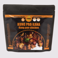 Kung pao chicken saldēti grauzdētas vistas gabaliņi ar riekstiem un garšvielām ērtai lietošanai.