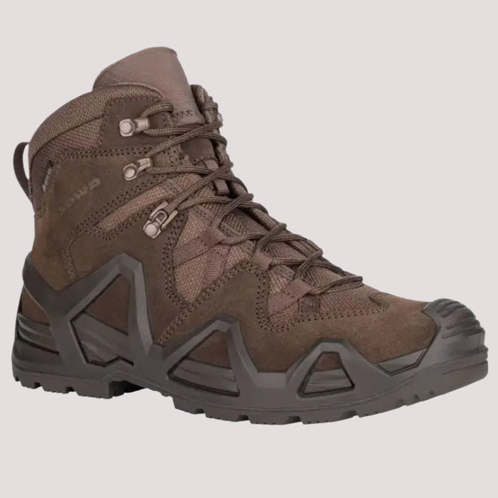 LOWA ZEPHYR MK2 GTX MID ir augstākās klases taktiskie zābaki, kas apvieno vieglumu, veiklību un stabilitāti. Tie ir ideāli piemēroti pārgājieniem, militārām misijām un ikdienas lietošanai, nodrošinot uzticamību un komfortu dažādos apstākļos.