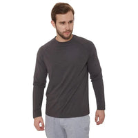 - Longsleeve Wave tumšpelēkā krāsā
- Garais krekls no plāna, elastīga, mīksta un patīkama materiāla
- Dizaina īpašības: raglāna griezums
- Sastāvs: 35% viskoze, 57% poliesters, 8% elastāns
- Outfish