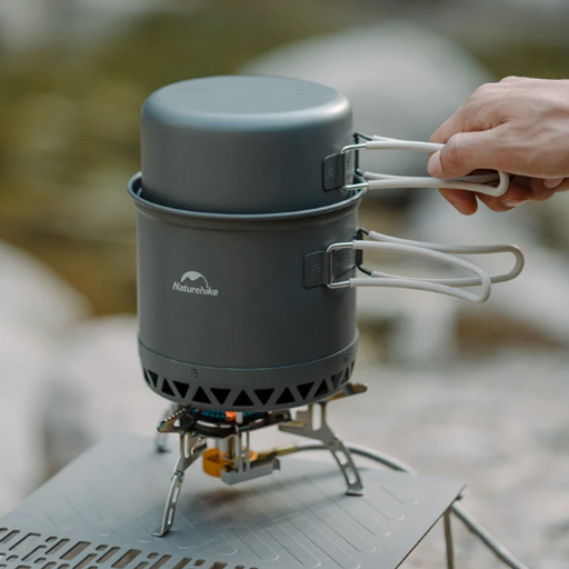 - Attēlā attēlota Naturehike vienvietīgā kempinga katlu komplekta, 1.2 litru ar radiatoru un bļodu, izmēri detaļas: wok un bļoda ar saliekamajām rokturiem. Naturehike