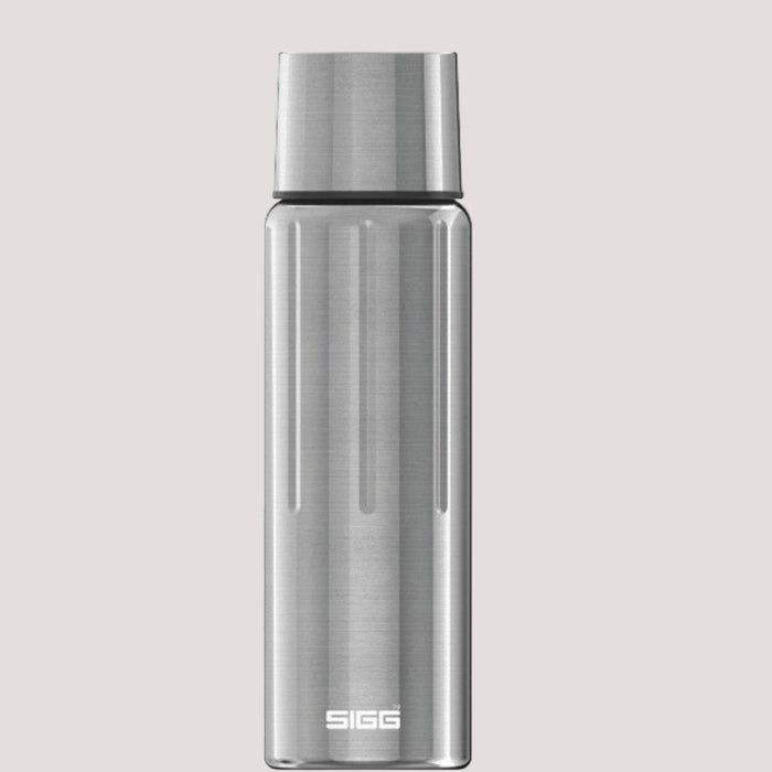 SIGG Termos Gemstone IBT Selenite 0.75L no 18/8 tērauda ar vakuuma izolāciju un hermētisku skrūvējamu vāciņu.