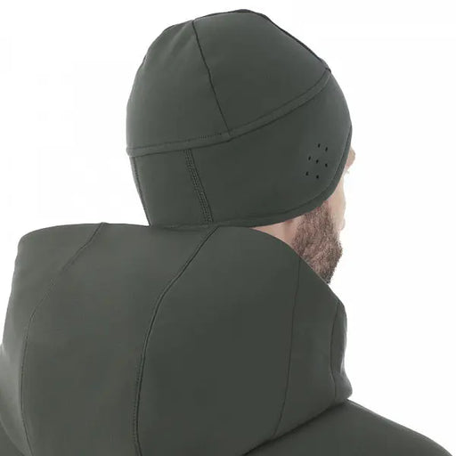 - Attēls ar FHM Stream Waterproof Softshell Hat Beanie taktiskā zaļā kakī krāsā
- Vīrietis valkā mīksto čaulu cepuri, kas nodrošina siltumu un aizsardzību āra apstākļos
- Inovatīva ausu zonas konstrukcija ar lāzergriezumiem optimālai dzirdamībai
- Elastīga mīksta čaula materiāla cepure nodrošina ciešu un drošu pielāgošanos galvai 
- Cepure ideāli piemērota taktiskām operācijām, āra piedzīvojumiem un ikdienas valkāšanai
- Outfish