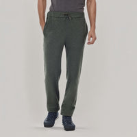 FHM vīriešu fleeces bikses, khaki zaļas, ērti un silti, piemērotas ikdienai un vieglai aktīvai atpūtai.