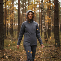 FHM softshell jaka pelēka, vēja necaurlaidīga, piemērota pārgājieniem un lietainiem laikapstākļiem Latvijā.