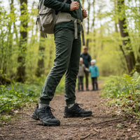 Humtto pārgājienu apavi tumši zaļā krāsā ar pastiprinātu purngala aizsardzību, piemēroti lietainiem laikapstākļiem.