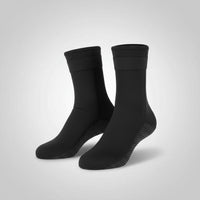 Outfish neoprēna zeķes, 3mm bieza, melnas, termāla aizsardzība ūdenssportam un aukstam laikam Latvijā.