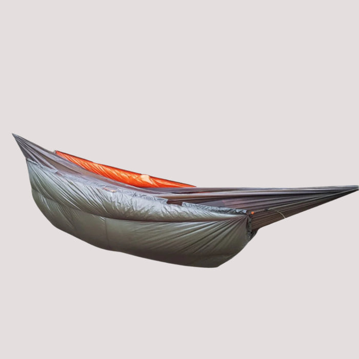 GLOW™ – Apakšsega -12C 800gr
GLOW™ - Zemsega -12C īpaši viegla un ārkārtīgi silta, ar dūnām pildīta šūpuļtīkla zemsega. Tā lieliski apņem un sasilda, kad guļat šūpuļtīklā, pat tad, kad ir ļoti auksts.
Ultraviegla, ultrasilta


GLOW™ – Zemsega -12C īpaši viegla – kopējais svars 800 g. Īpaši silta, ar dūnām pildīta sega. Izmēri 2,0 × 1,4/1,0 m.Modeļa nosaukums -12C attiecas uz apakšsegas komforta temperatūru, savukārt minimālā temperatūra (Limit) ir vēl zemāka — -19°C. 

