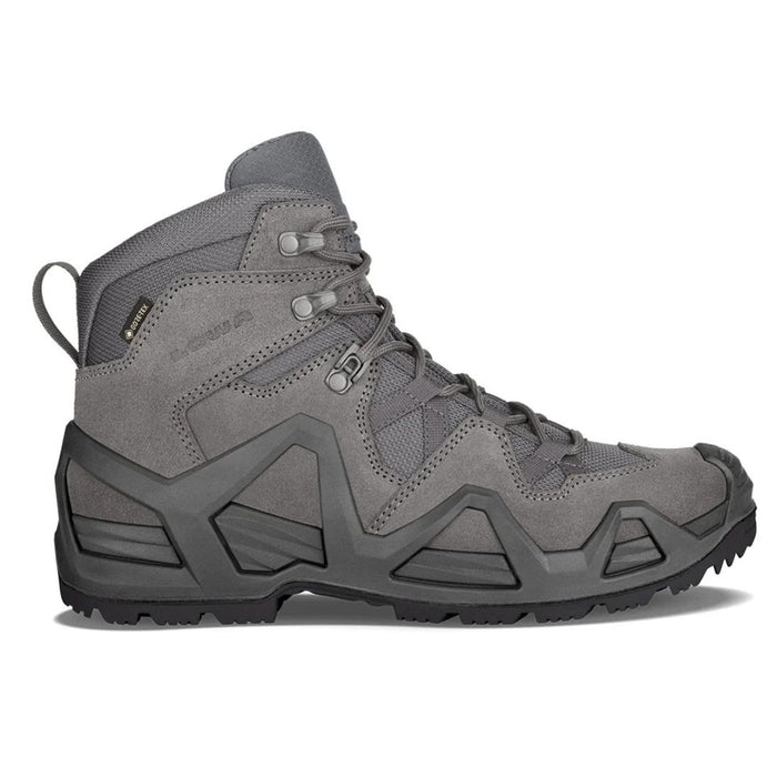 Lowa taktiskie zābaki ar Gore-Tex membrānu, ūdensnecaurlaidīgi un izturīgi, pelēki, piemēroti militāriem un āra darbiem.