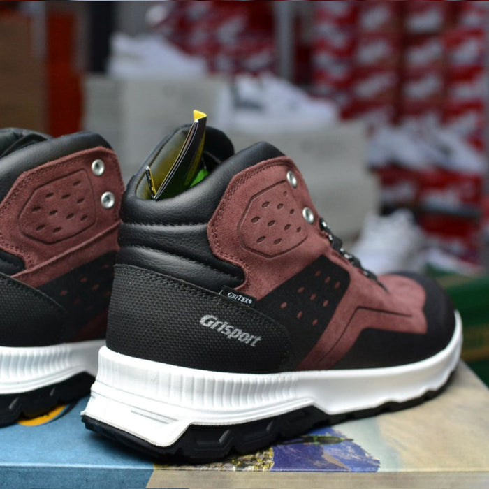 Grisport pārgājienu zābaki ar ādas augšdaļu, piemēroti trekingam un Latvijas laikapstākļiem, melni un brūni.