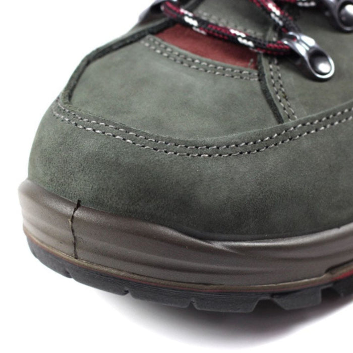 grisport medību zābaki, ādas purngala detaļa, tumši zaļa krāsa, tuvplāns