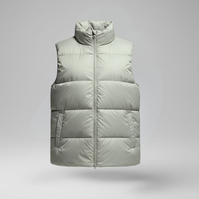 humtto dūnu veste, gaiši pelēka, viegla un silta, piemērota pārgājieniem un ikdienai rudenī un ziemā Latvijā
