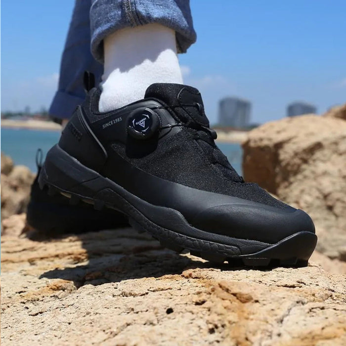 Outdoor Shoes HUMTTO black with Boost midsole