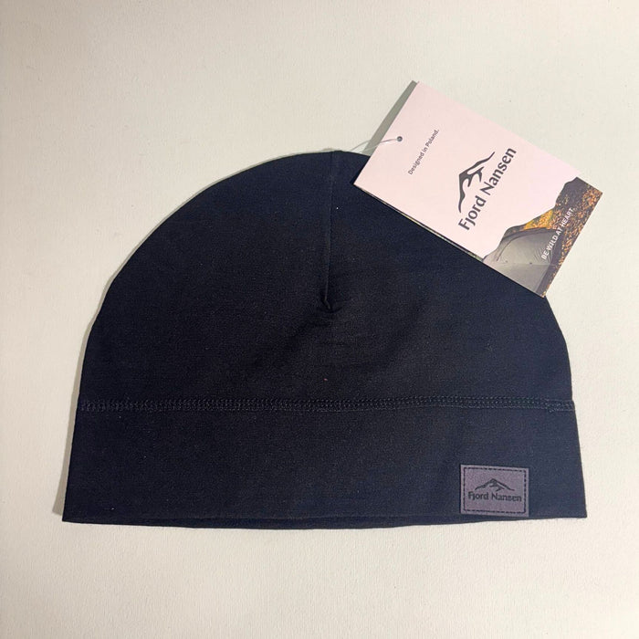 Легкая шапка из мериносовой шерсти  чёрная