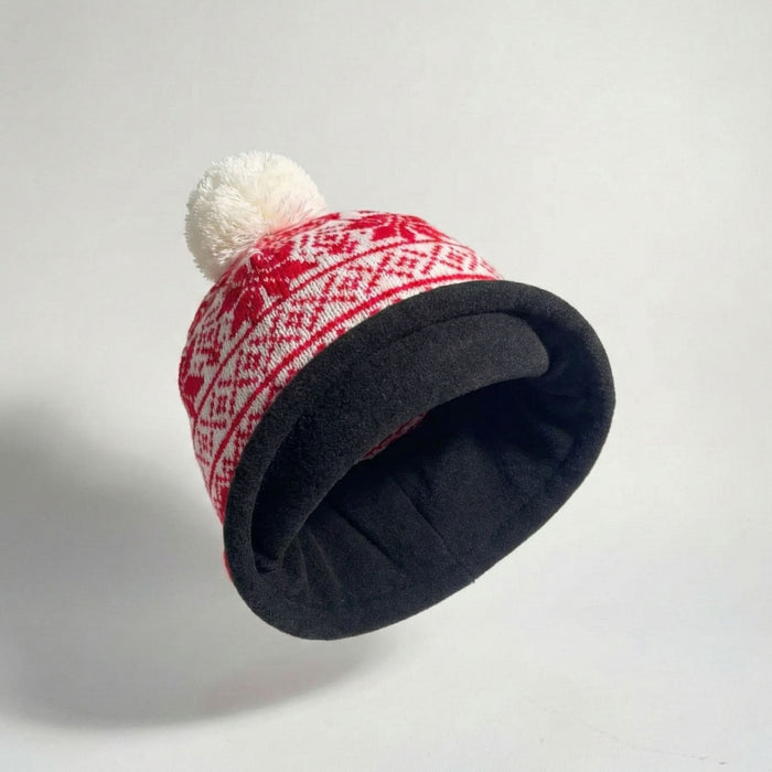 Снежная шапка красная