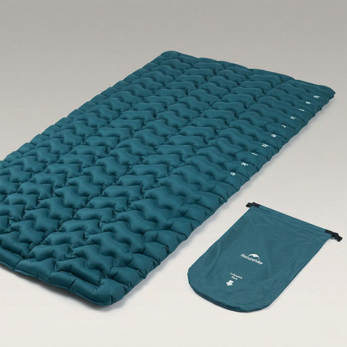 Piepūšamais matracis Naturehike Ultralight dubults ar pumpēšanas maisu R-Value 1.6 zils 