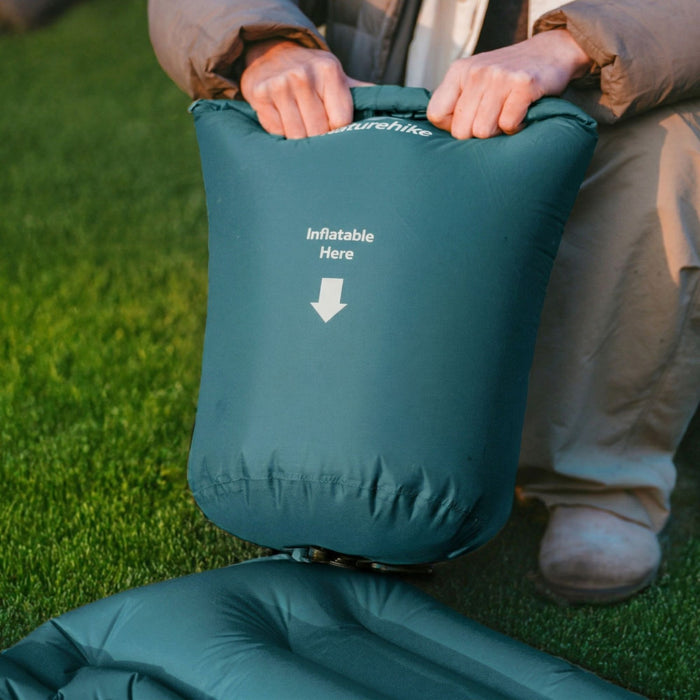 Piepūšamais matracis Naturehike Ultralight dubults ar pumpēšanas maisu R-Value 1.6 zils 