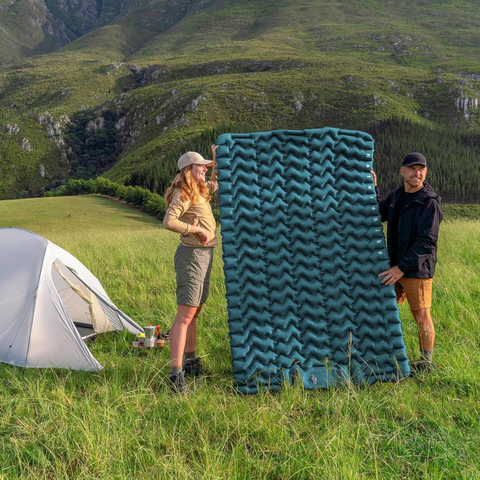 Piepūšamais matracis Naturehike Ultralight dubults ar pumpēšanas maisu R-Value 1.6 zils 