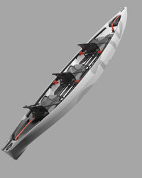 Caribou Antia Sit-On-Top 3 persons Kayak ar trim sēdvietām, ergonomisku dizainu un daudzpusīgu lietojumu ūdens aktivitātēm.