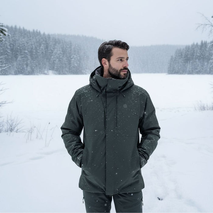 FHM Mist insulated jaka ar Dermizax membrānu, ūdensnecaurlaidīga, khaki zaļa, ziemas pārgājieniem mitrā laikā Latvijā.