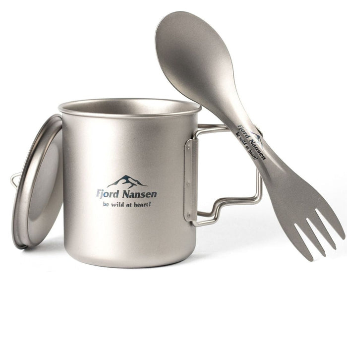 JACON TITANIUM SET, 2 items – ultralight titāna krūze ar vāku un izturīgs saliekams karotes-šķīvja komplekts pārgājieniem.