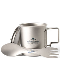 JACON TITANIUM SET, 2 items – ultralight titāna krūze ar vāku un izturīga karote-šķēres kombinācija pārgājieniem.