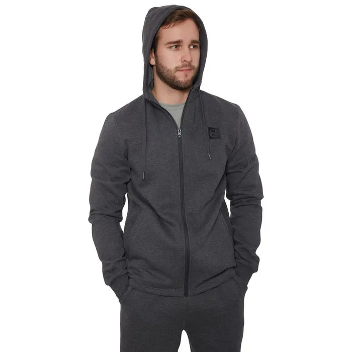 • Vīrietis valkā pelēku rāvējslēdzēja kapuci "Zipped Hoodie Wave Grey".
• Elegants un stilīgs dizains ar pieguļošu piegriezumu un priekšējo kabatu.
• Adjustējama kapuce nodrošina personalizētu komfortu.
• Izgatavots no viegla un gluda materiāla, piemērots gan iekštelpām, gan ārpai.
• Outfish