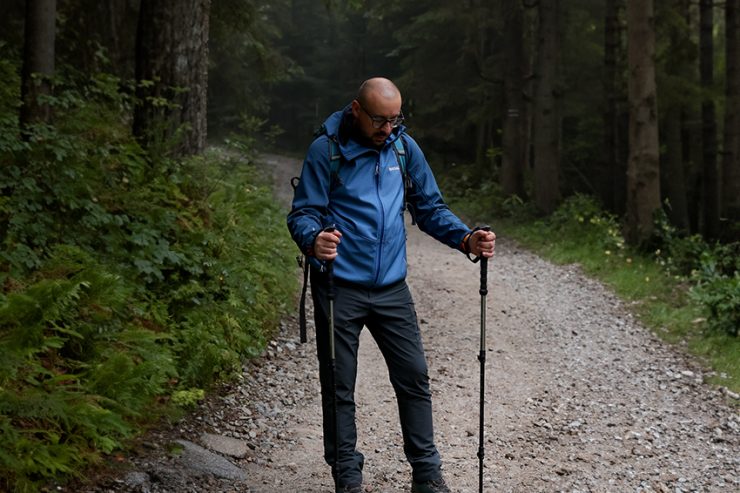 IRON Grip 2.0 pārgājienu nūjas ar ergonomisku korķa rokturi