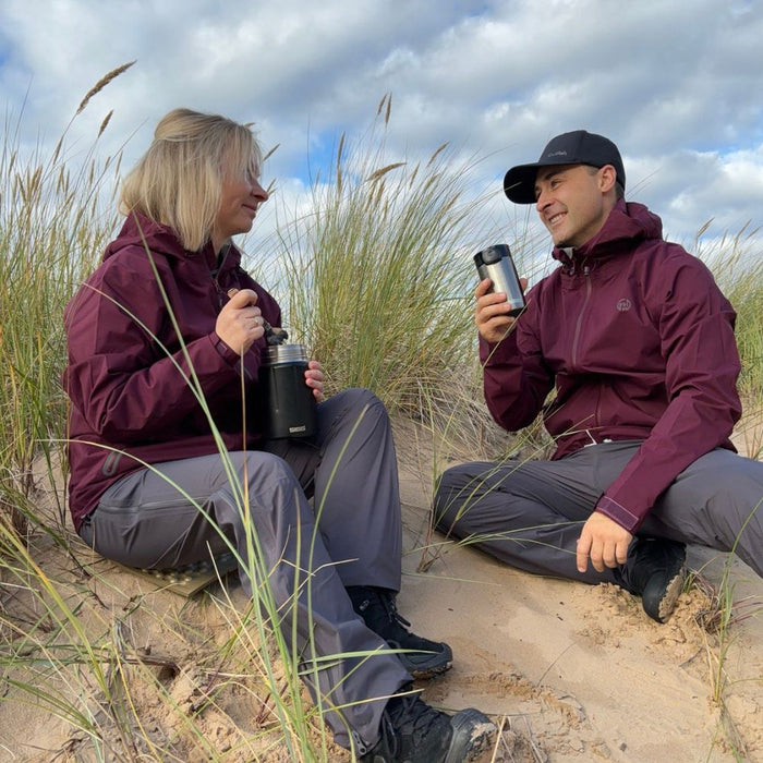 FHM lietus apģērbs sievietēm, ūdensnecaurlaidīgs 10000 mm, vinša krāsā, piemērots pārgājieniem un mitram laikam.