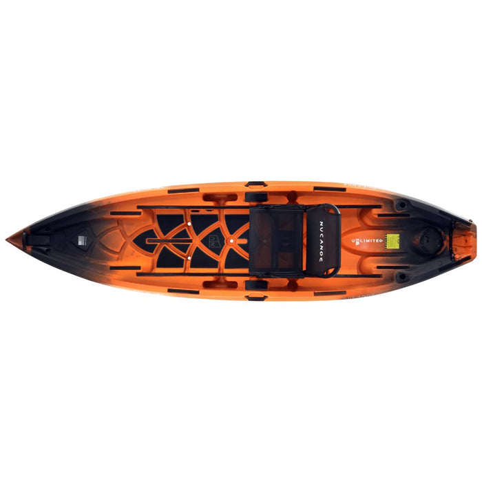 NuCanoe makšķerēšanas kajaks open deck ar augstu stabilitāti, oranžā tonī, piemērots makšķerēšanai un medībām ūdenī.