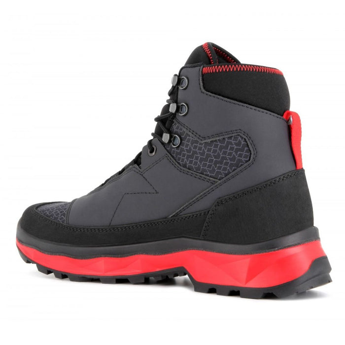 Pārgājienu apavi Alpina Performance melns/sarkans – skats no aizmugures.