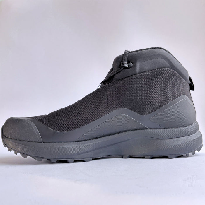 humtto vīriešu trekinga zābaki melni, ūdensizturīgi, ar pastiprinātu purngala aizsardzību, piemēroti pārgājieniem Latvijā