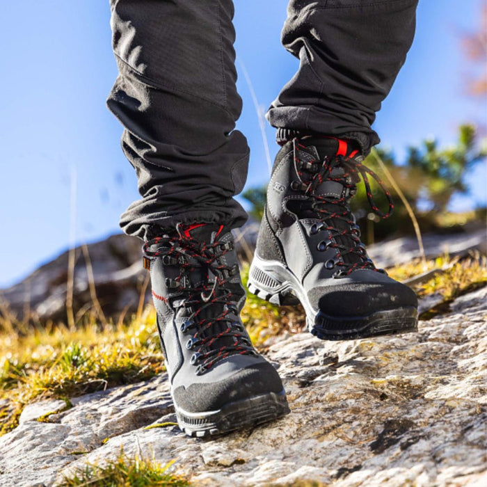 alpina helios 2.0 pārgājienu zābaki, melni, ādas, vibram zole, piemēroti pārgājieniem rudenī un ziemā Latvijā