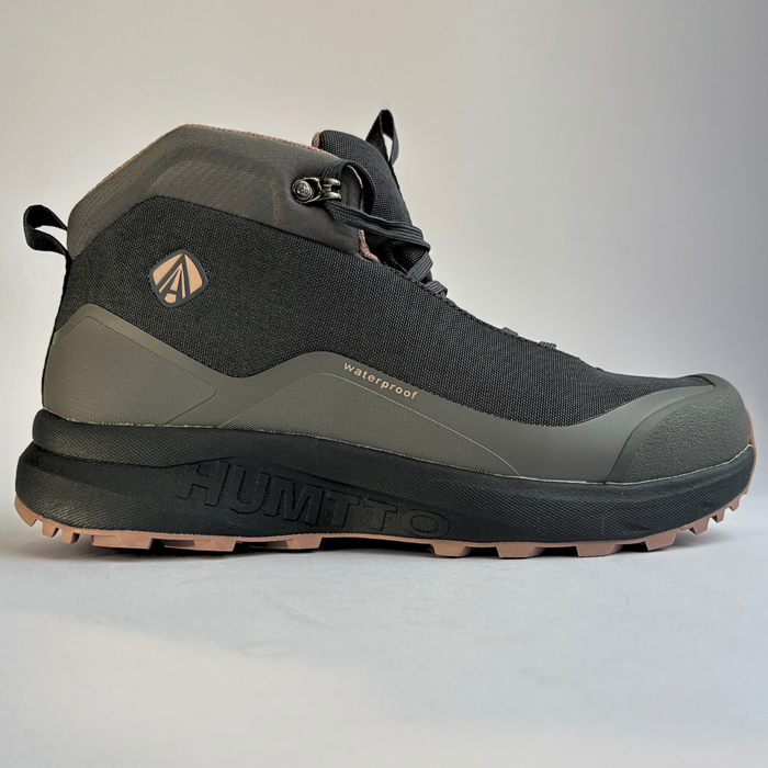 Humtto trekinga zābaki, ūdensnecaurlaidīgi, viegli, pelēki, piemēroti pārgājieniem un ikdienas lietošanai Latvijas apstākļos.