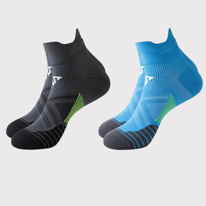 - Divi pāri "Outfish Thin Knit Fitness Socks" ar ergonomisko dizainu uz koka grīdas fona
- Zilo un melno krāsu kombinācija ar ventilācijas sietu un kompresijas dizainu
- Elastīgās aproces un elpojoši pēdiņas ar izturīgām papēžiem un pirkstiem
- Piemēroti dažādām aktivitātēm, piemēram, skriešanai, pārgājieniem, velobraukšanai un treniņiem sporta zālē
- Uzraksts par dizaina ērtību un gaisa caurlaidību, kas nodrošina sausas un vēsas pēdas
- Outfish