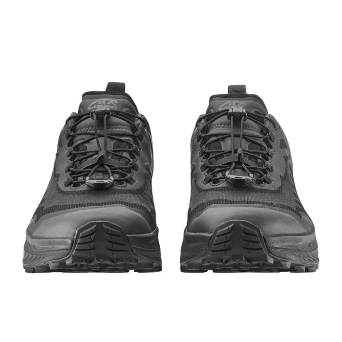 Taku skriešanas apavi LOWA Fortux GTX sintētiski melni ar GORE-TEX membrānu no priekšas.