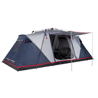 Iznomā 6-vietīgu automātiskā telts noma FHM Sirius 6, lielākā kempinga telts, kas aprīkota ar divām atsevišķām telpām, ietilpīgu priekštelpu, izturīgu rāmi un hermetisku grīdu. Šo telti iespējams uzstādīt dažu minūšu laikā, nodrošinot ērtu un komfortablu lietošanu dažādos apstākļos. Telts augstums ļauj stāvēt pilnā augumā un iekārtojums piemērots priekš jaukām pasedēšanām vai mantu uzglabāšanai. FHM